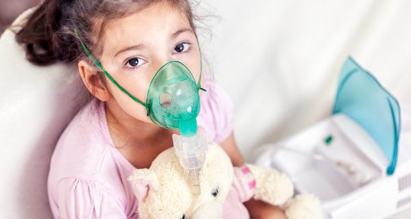 niña en el hospital