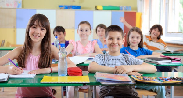 niños en el aula