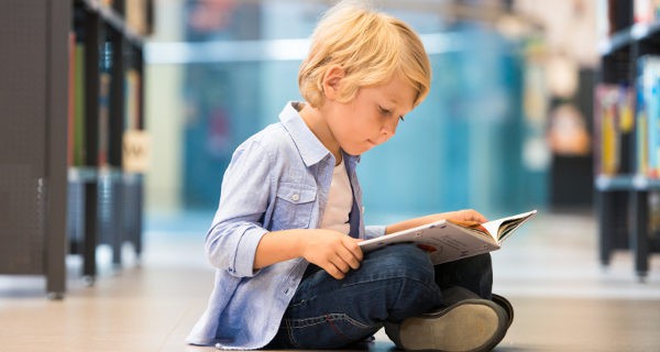 niño leyendo