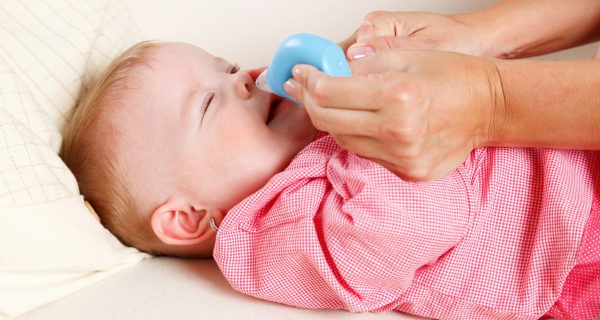 El aspirador nasal es un instrumento útil, pero cunado son pequeños mejor usar el de cánula