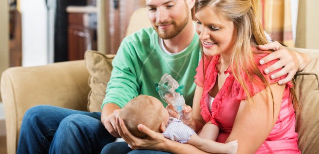 padres con bebé con fibrosis quística