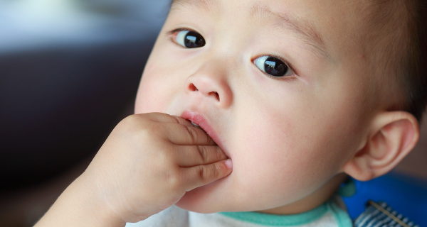 niño comiendo
