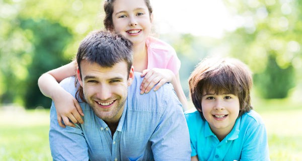 padres e hijos en el día del padre
