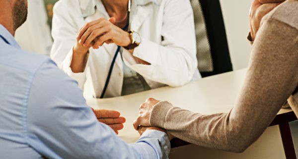 pareja en el médico