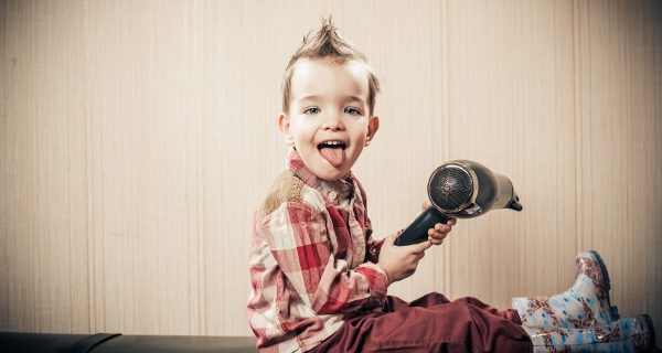 niño con cresta