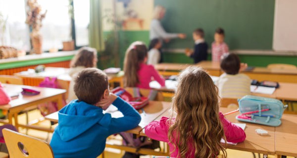niños en la escuela