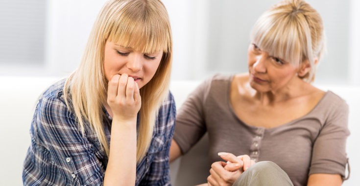 En caso de maltrato, normalmente tu hija evitará hablar de su relación