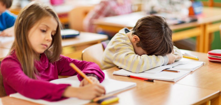 Un niño que no duerme bien verá reducida su energía y rendimiento escolar