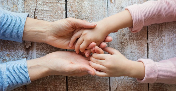 Los niños imitan la forma de comportarse de sus padres, así que debemos darles ejemplo
