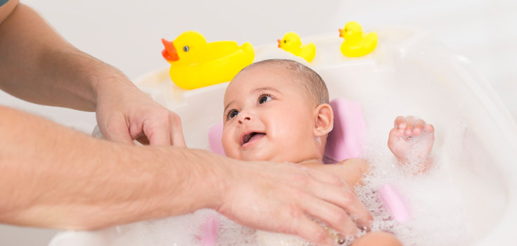 El bebé de 4 meses es mucho más social y quiere saber todo lo que pasa a su alrededor