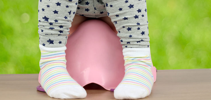 Nunca te enfades con un niño o niña por hacerse pis encima durante la transición al orinal