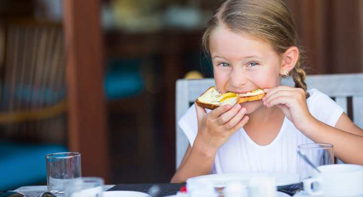 Enseña a tus hijos hábitos de vida saludables para que lleven una dieta equilibrada