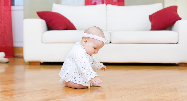 Procura que la cinta no apriete la cabeza del bebé