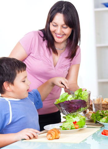 Todos debemos comer sano en casa para apoyarles