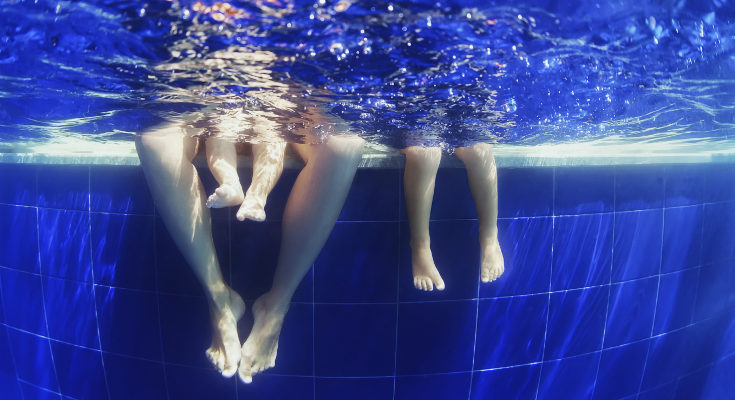 La hidroterapia es una fuente de relajación que además refuerza la confianza por los padres