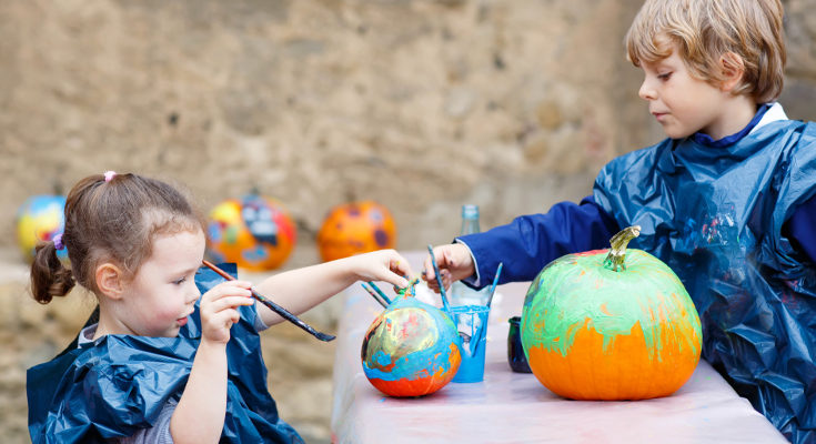 Evita que los niños se dañen usando pinturas y pegatinas en vez de un cuchillo