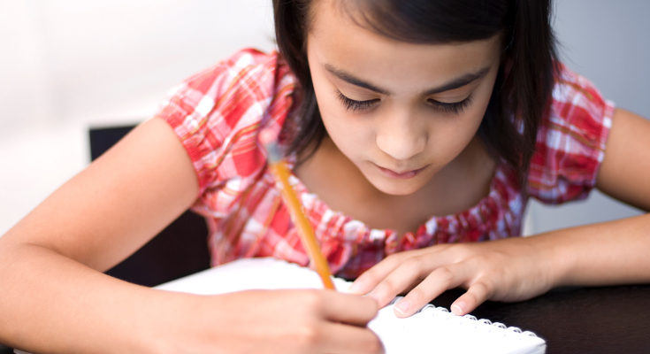 Haced muchas actividades con los dedos, pintar escribir en el aire, etc.