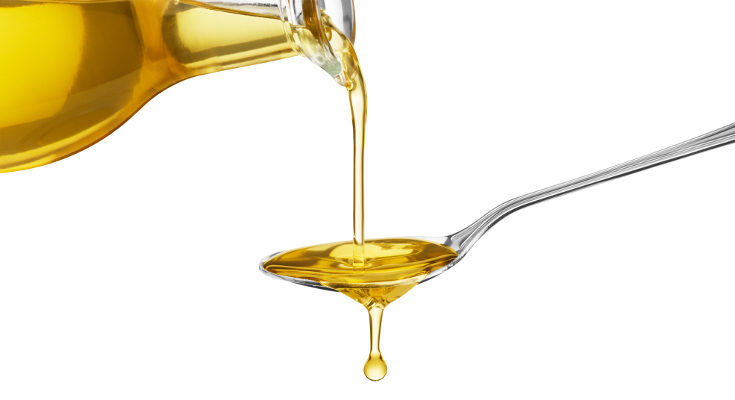 Un bastoncillo con aceite de olivda es un método clásico para ayudar a que el bebé expulse las heces