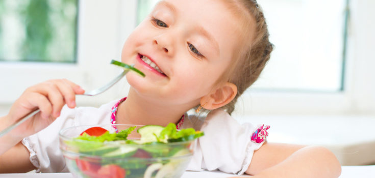 Debemos dar ejemplo a los niños a la hora de comer