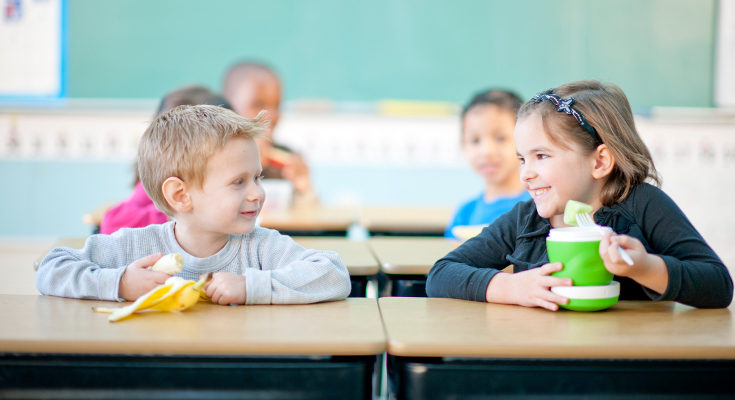 El potasio del plátano ayuda a favorecer el crecimiento de los niños