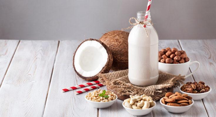 Si damos leche vegetal a los niños, debemos compensar la carencia de algunos nutrientes con otros alimentos