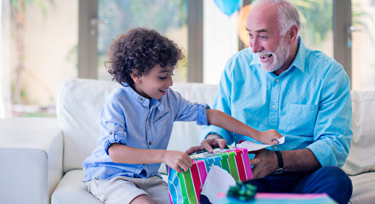 Darles regalos a los niños nos provoca tanta ilusión como a ellos
