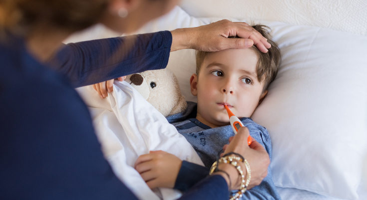 Si al niño le duele mucho el oído, el pediatra recetará analgésicos, que también ayudarán a bajar la fiebre