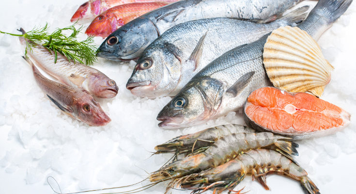 El anisakis se puede encontrar en el pescado y muere cuando se cocina o congela