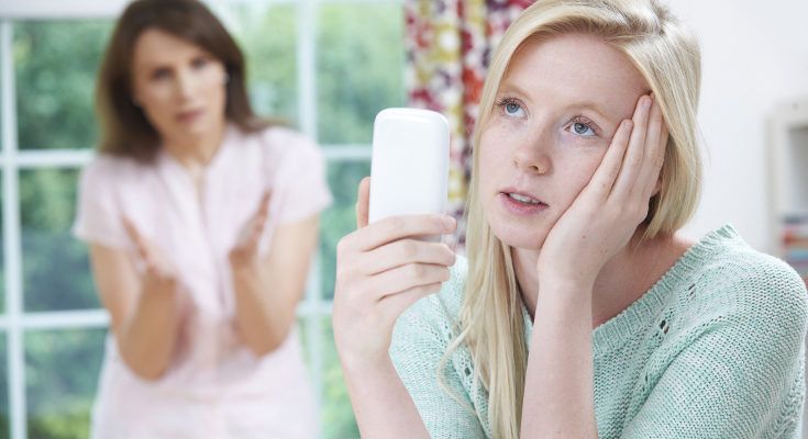 La herencia cultural machista hace que a las chicas se les limite más su libertad