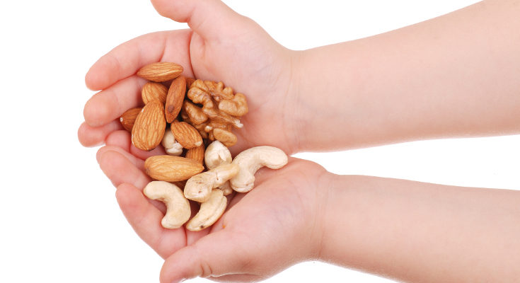 Los frutos secos y el pescado son unas importantes fuentes de ácidos omega-3