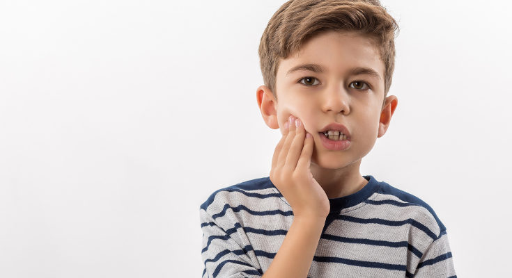 El bruxismo causa diferentes dolores en boca, dientes, cabeza, etc., durante el día