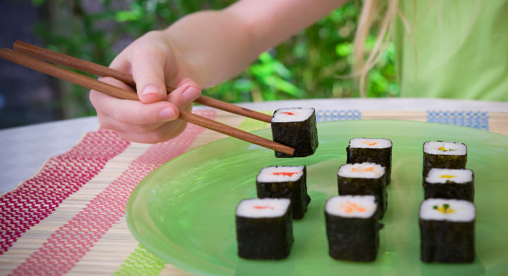 Como el pescado está crudo, corremos el riesgo de que los niños desarrollen algunas enfermedades