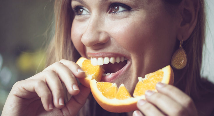 Si tu bebé tiene síntomas como diarrea o vómitos, prueba a eliminar los cítricos de tu dieta