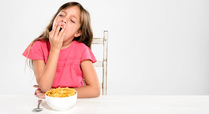 La falta de apetito es uno de los síntomas de la falta de sueño en niños