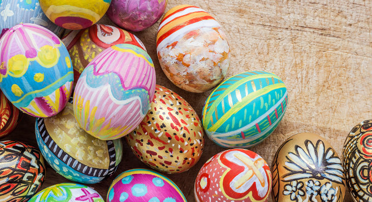 Existen miles de diseños con los que hacer unos huevos de Pascua perfectos
