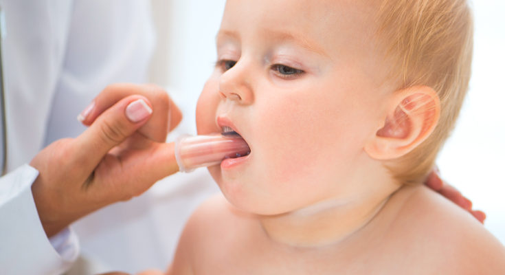 Los cepillos de silicona son los más adecuados para bebés