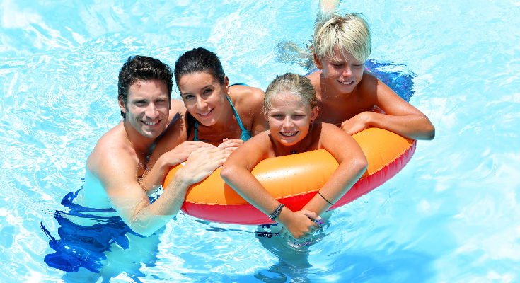 Supervisando la actividad de nuestros hijos en la piscina, podremos avitar accidentes