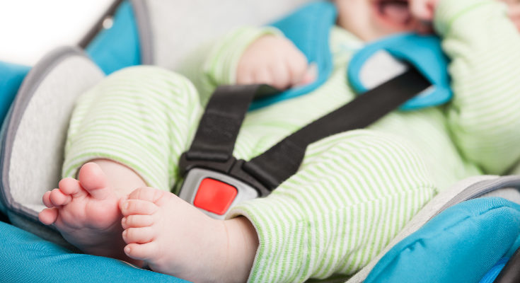 A partir de los 15 meses los bebés pueden mirando hacia delante, pero en una silla homologada