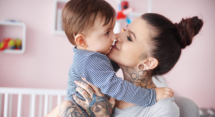 Viendo los tatuajes de sus padres, los hijos aprenderán a valorar estipo tipo de arte desde pequeños