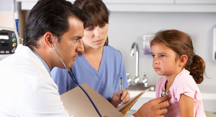 ¿Está mi hijo enfermo de verdad? ¿Cedo y le dejo quedarse hoy en casa?
