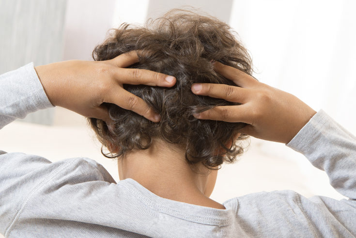 Cuando hay piojos, además del pelo, es importante desinfectar toda la ropa