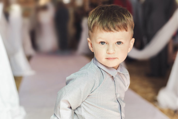 Los niños pueden ir con un estilo formal, como esmoquin y pajarita