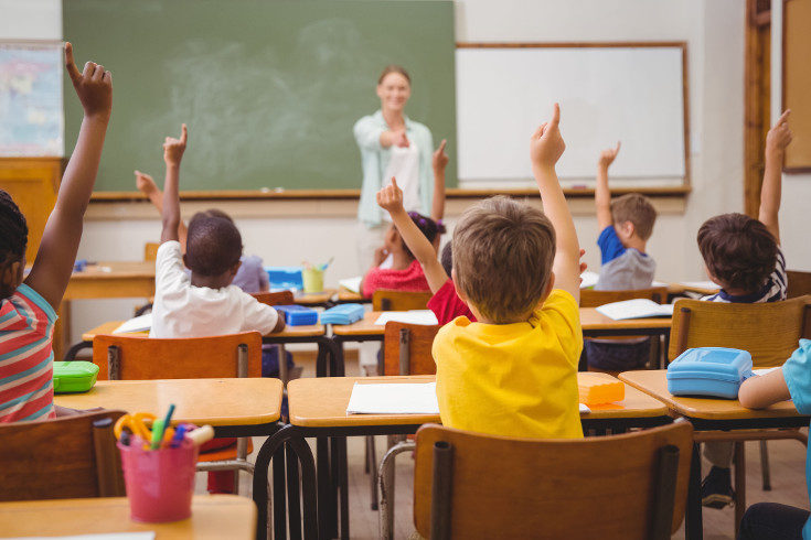 Intenta mostrarle los lados positivos del colegio para que no se ponga tan nervioso