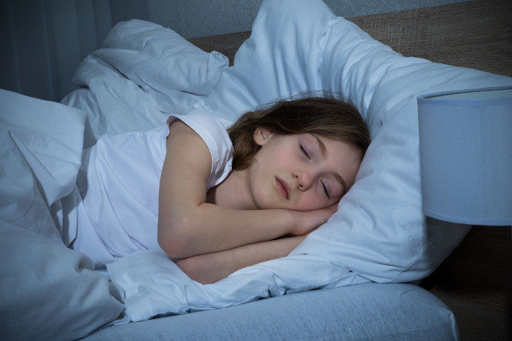 A los niños con apnea del sueño les ocurre que se les bloquean las vías respiratorias al dormir