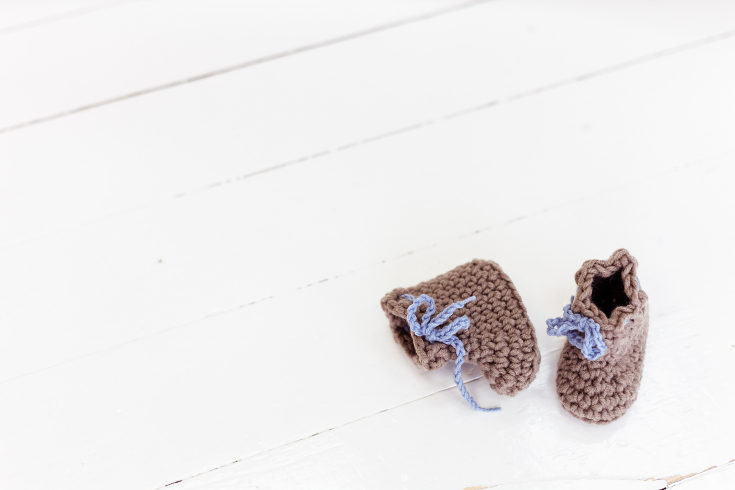 Mientras no caminen, es mejor que los zapatos de los bebés no tengan suela o esta sea muy flexible