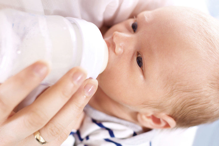 Durante los primeros meses es más importante la esterilización del biberon del bebé