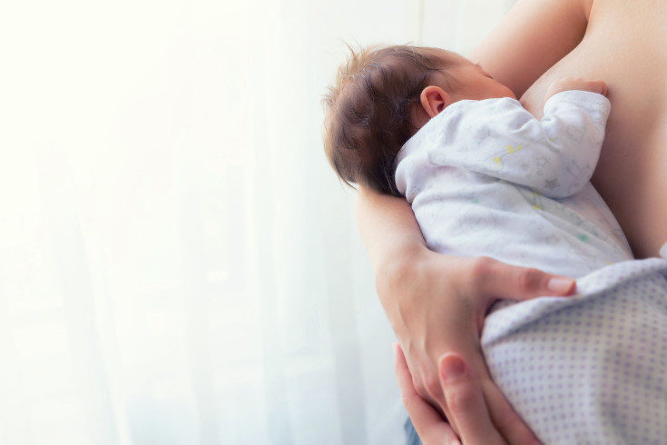 Los dientes neonatales se extraen para evitar que el bebé se muerda o haga daño a la madre durante la lactancia