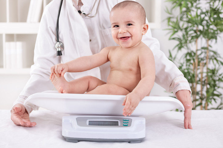 Si el peso que gana es excesivo o hay antecedentes de obesidad en la familia, mejor consultad con un pediatra