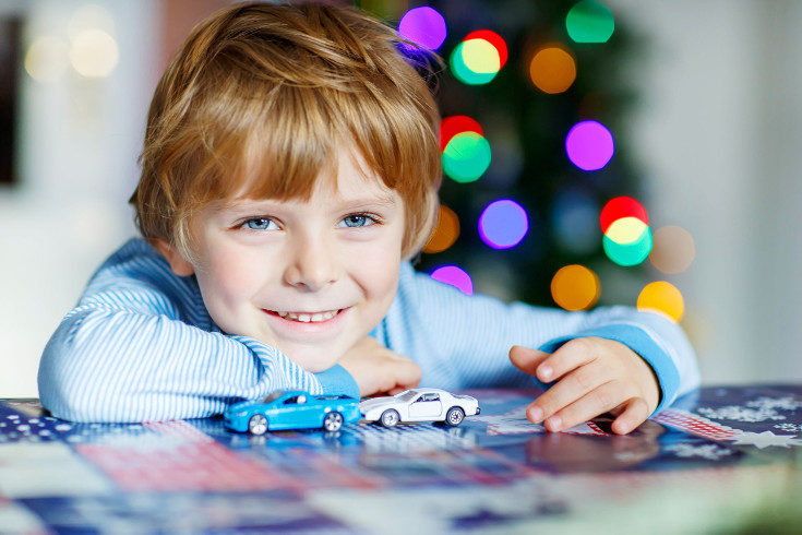 A veces nos sorprende cómo los niños eligen los regalos más pequeños o baratos en vez de los que parecen mejores