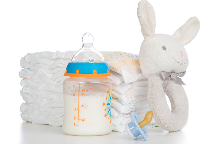 No te olvides de meter pañales para el bebé y productos de higiene y ropa para ti